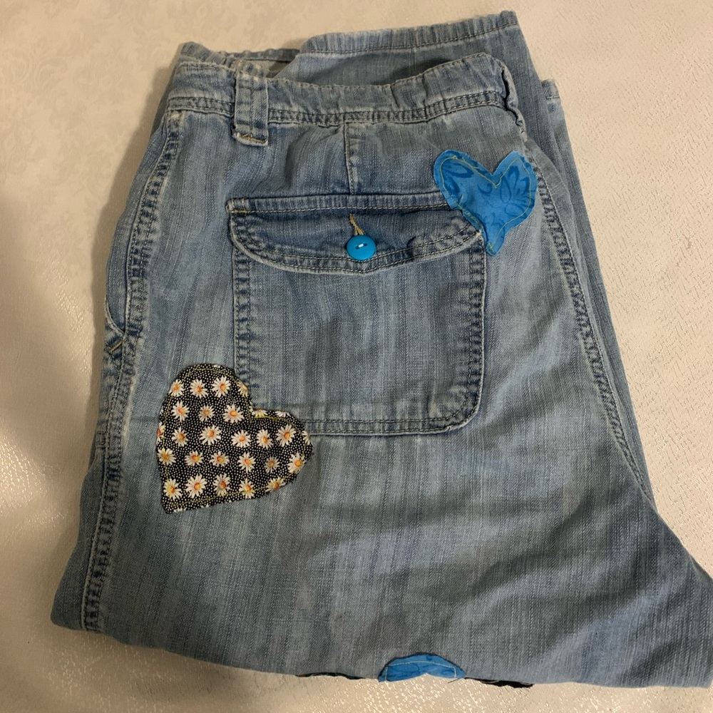 Vintage Up-Cycled Light Wash Women’s Capris Jeans with Patch Details - Picture 3 of 11